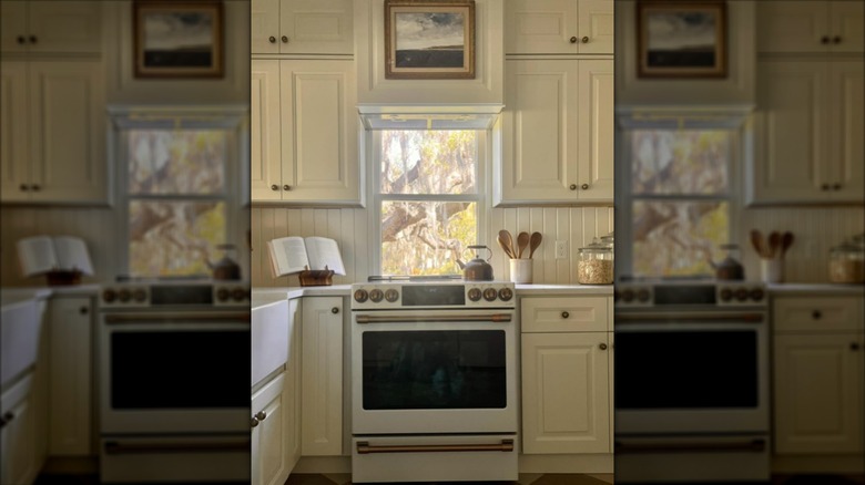 Erin Napier's Florida kitchen cabinets painted in Valspar Shell White