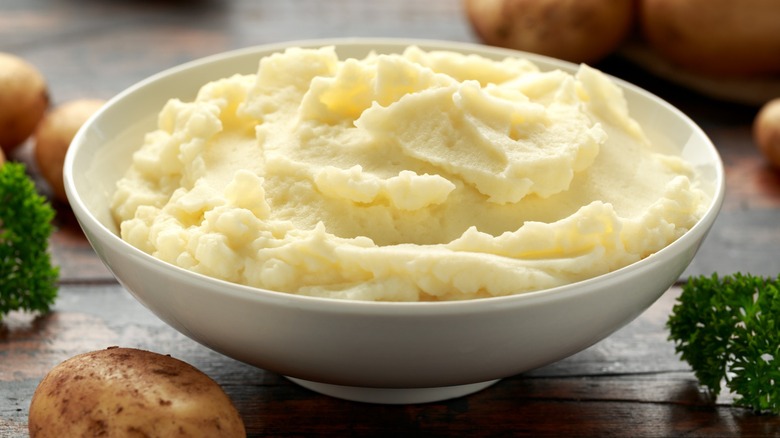 A bowl of mashed potatoes