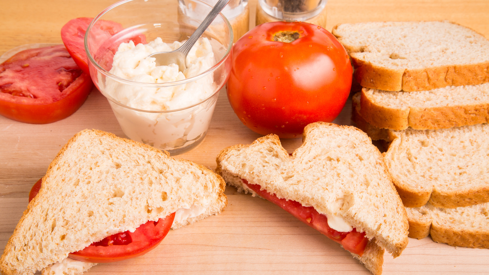Give Tomato Sandwiches A Flavor Boost With This One Simple Technique