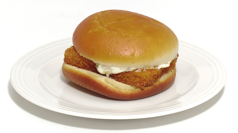 A Filet-O-Fish sits on a white plate.