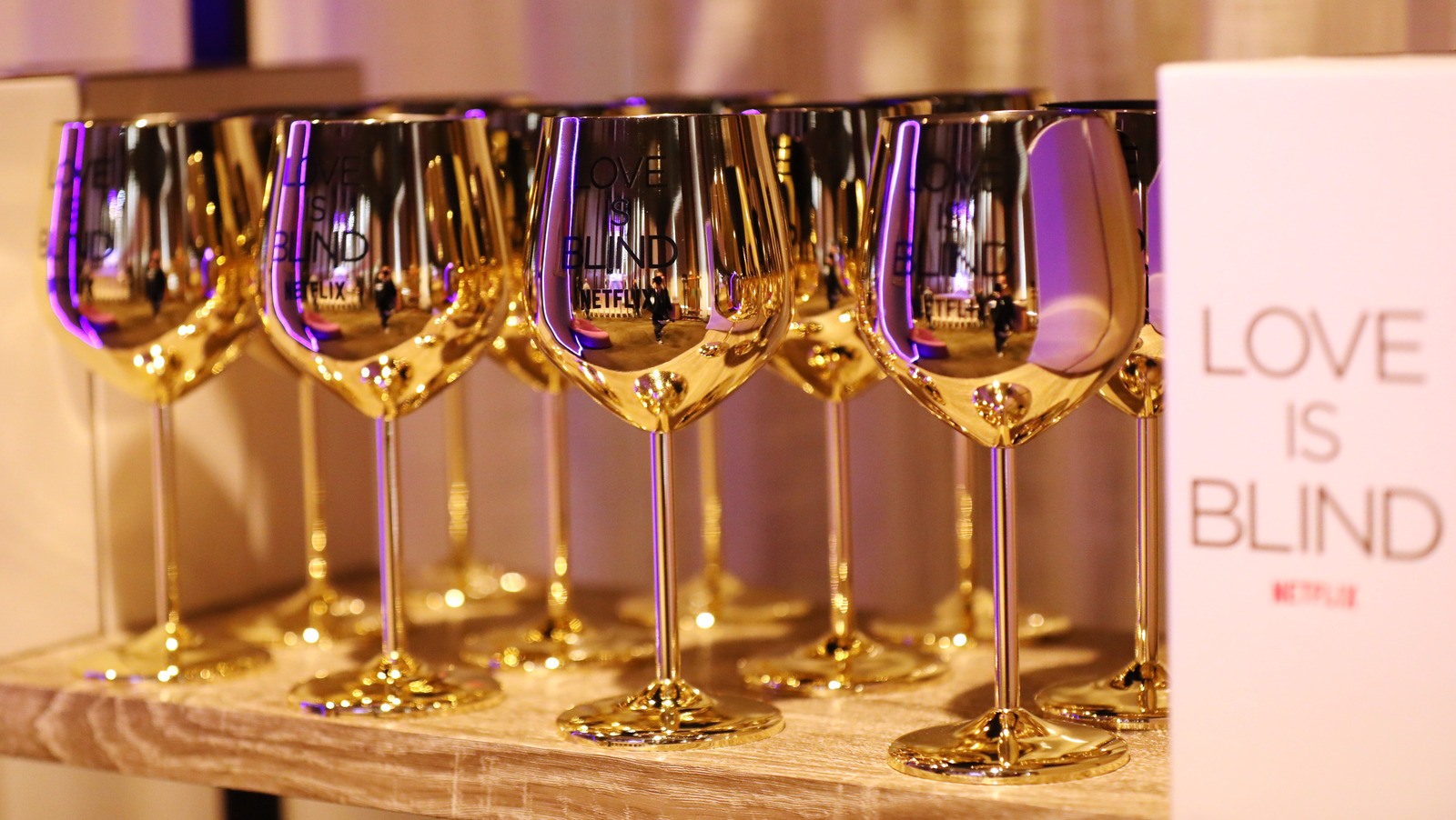 Gold Metallic Wine Glasses Are Trending & You Can Buy Them For The Love