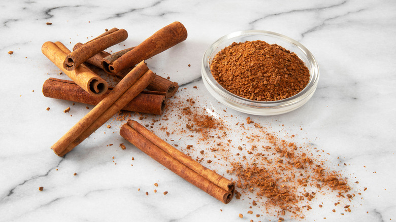 Cinnamon sticks and bowl of cinnamon powder