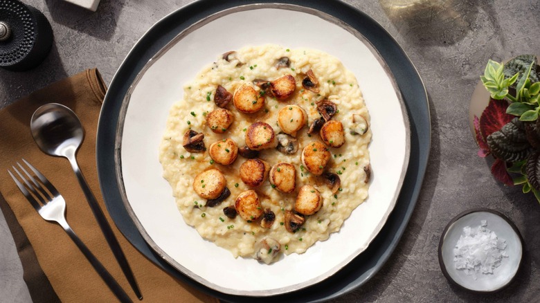 Home Chef and Gordon Ramsay's Brilliant Truffle Scallop Risotto on white plate