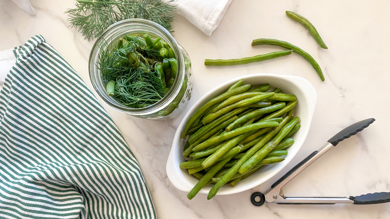 green beans being pickled