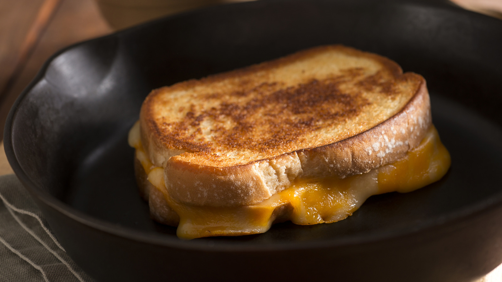 The Jarred Addition That Gives Grilled Cheese Major Flavor