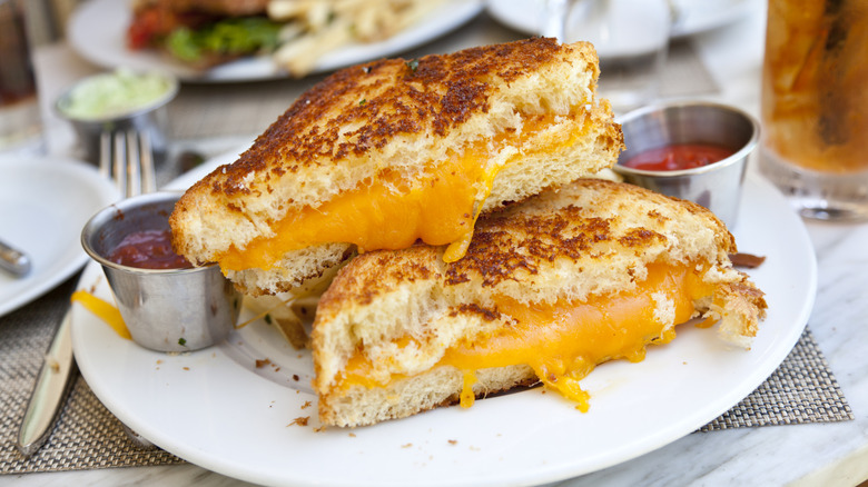 grilled cheese sandwich