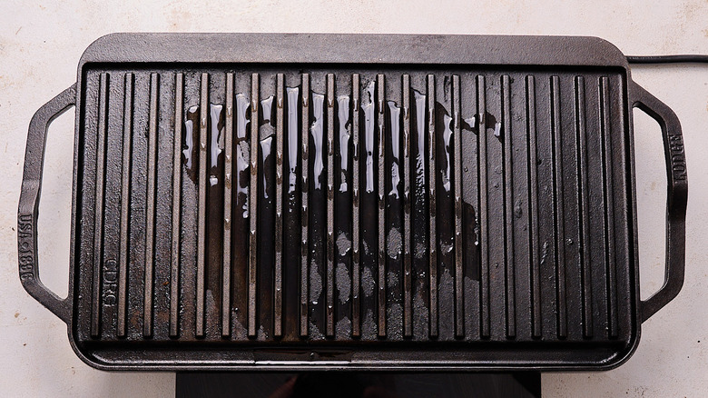 heating grill with oil