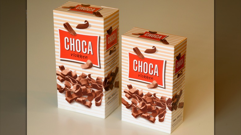 Larger and smaller box of chocolate shavings standing side by side.