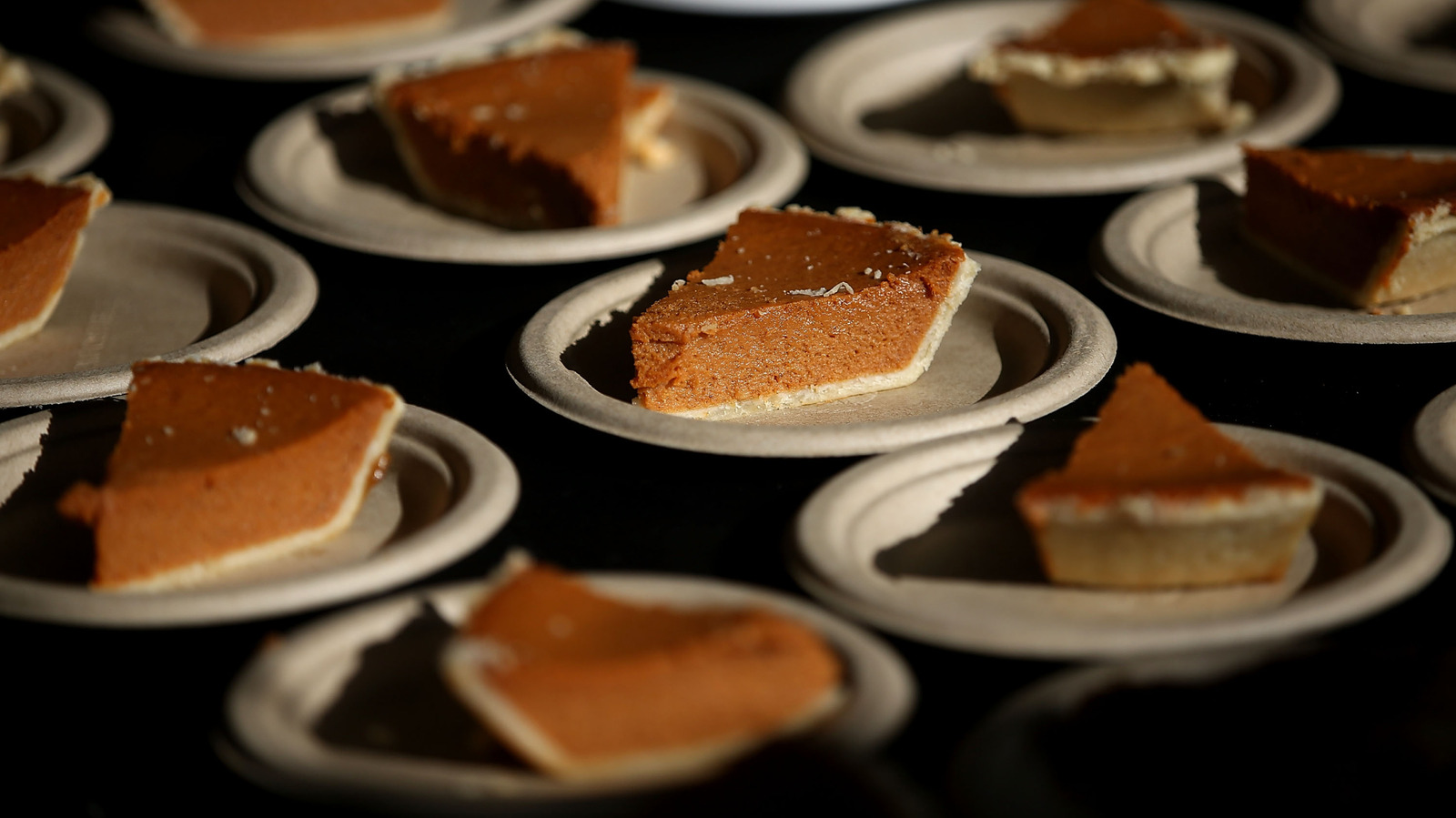 Why Grocery Store Bakeries Don't Refrigerate Their Pumpkin Pies