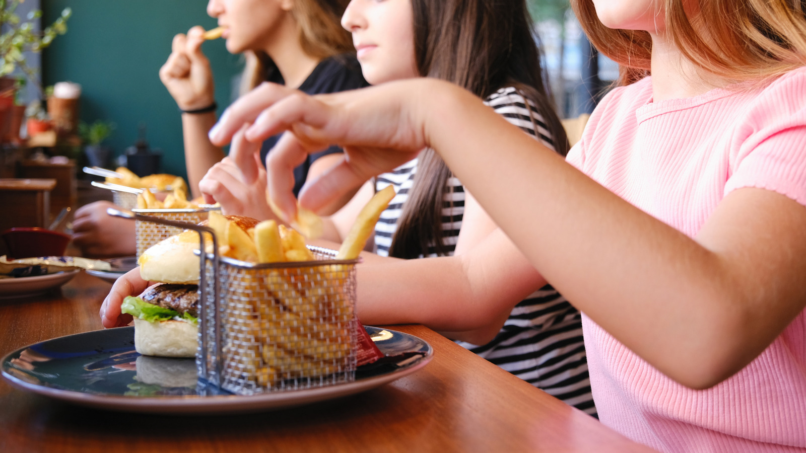 This Restaurant's Kids-Meal Deal From The '80s Still Makes Us Cringe