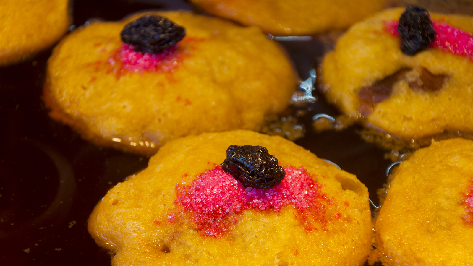 Guatemalan Mollete Is The Sweet Stuffed Bread For Día De Los Muertos ...
