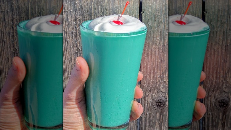 blue shake in cup