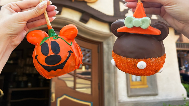 Fall themed caramel apples in front of Germany's Karamell-Küche