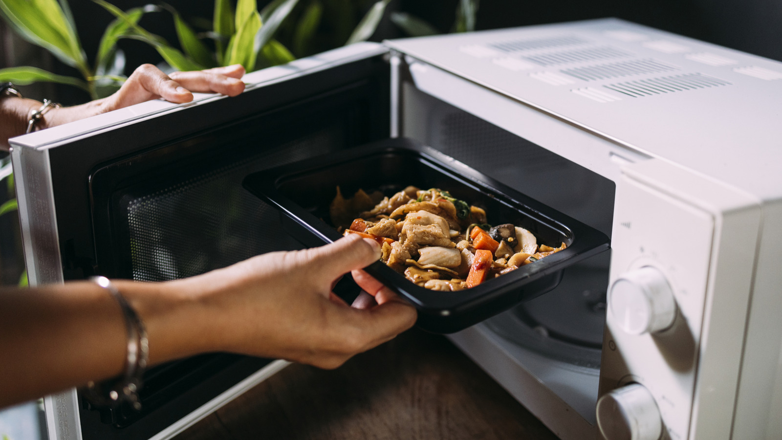 Here's A Budget Microwave Meal Idea That Tastes Like A Homemade Sunday Dinner - Tasting Table