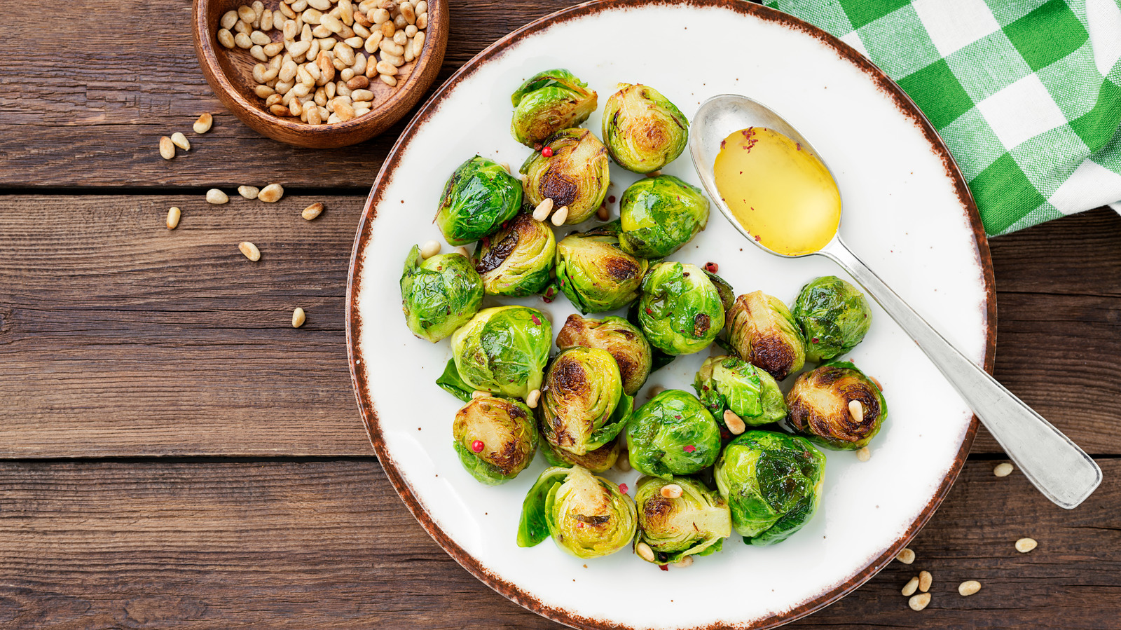 Here's How You Can Reduce The Smell Of Brussels Sprouts