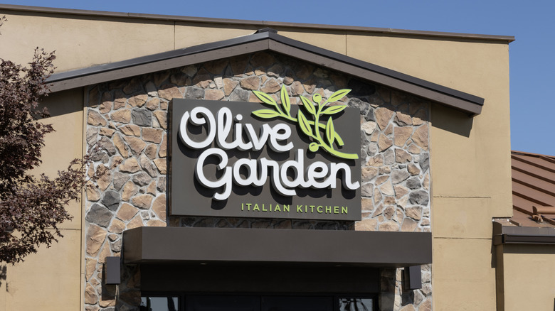 Exterior of an Olive Garden restaurant