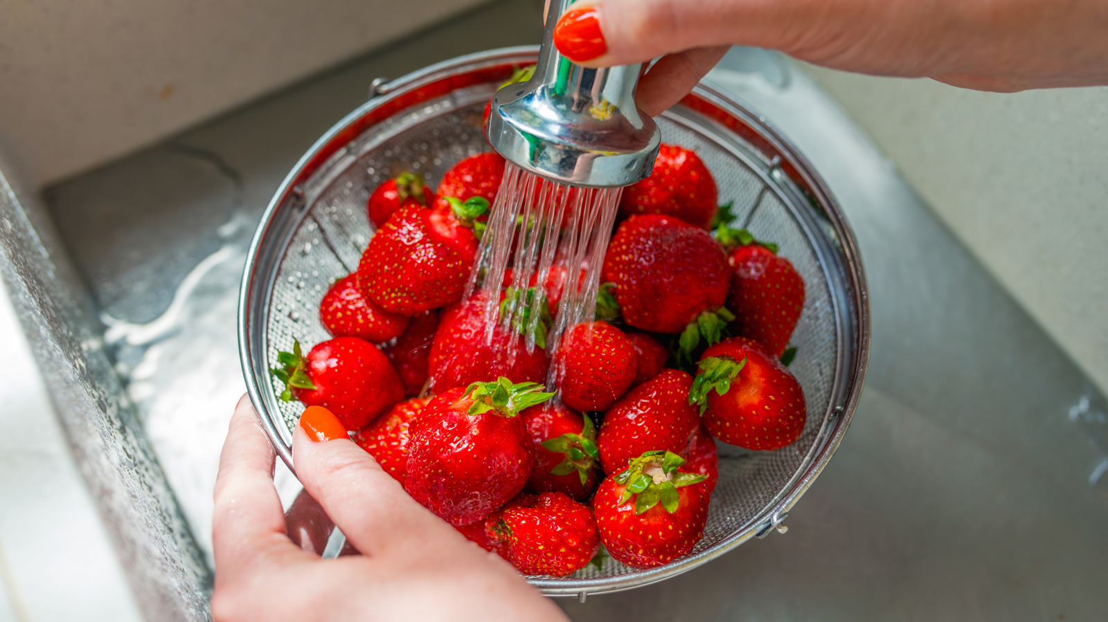 Here's When An Expert Actually Washes Berries