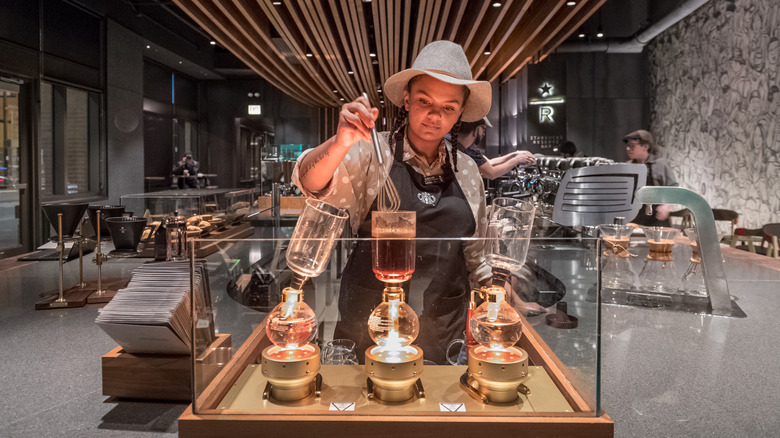 Starbucks barista siphon brewing 