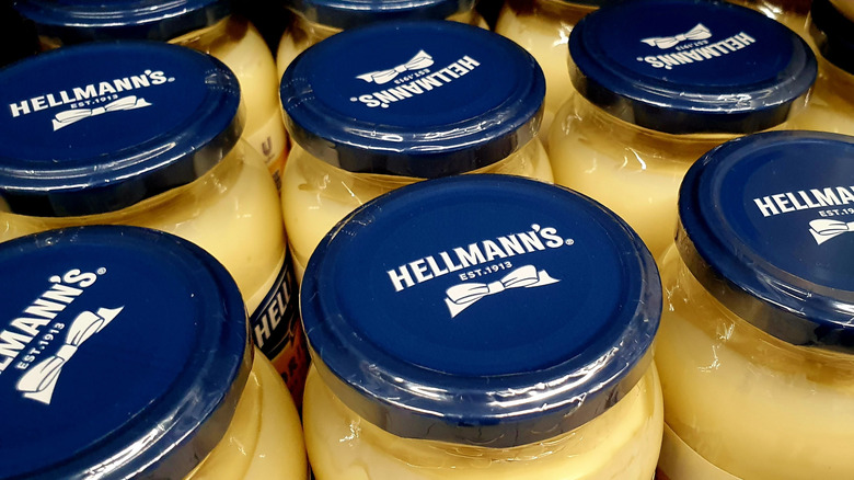 Topview of Hellmann's mayonnaise jars side by side