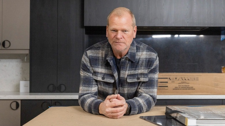 Mike Holmes resting on countertop