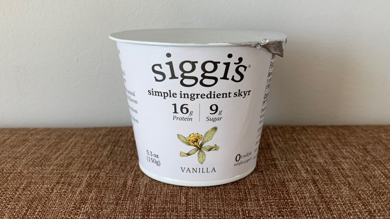 Siggi's simile ingredient vanilla skyr