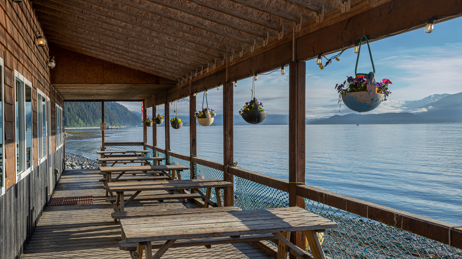 A Historic Coastal Restaurant Is Alaska's Best Hidden Gem For Wild-Caught Seafood - Tasting Table
