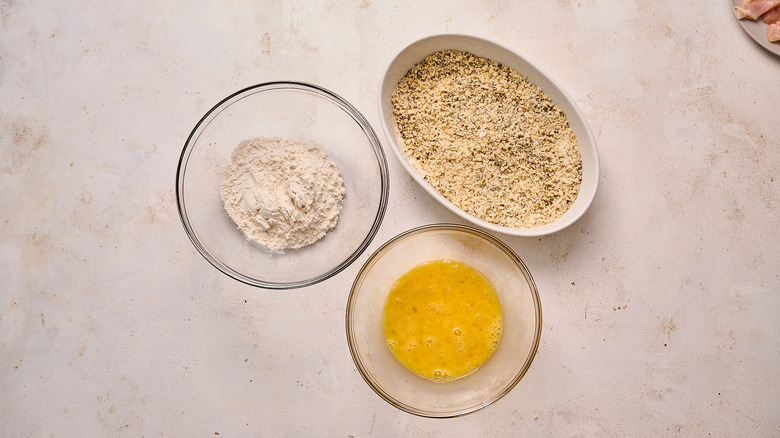 dredging station in bowls on table