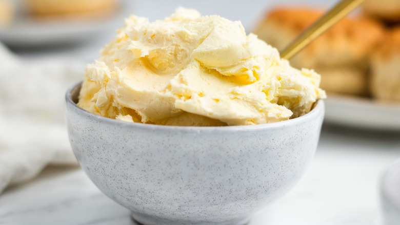 clotted cream in bowl 