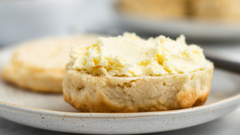 clotted cream on biscuit