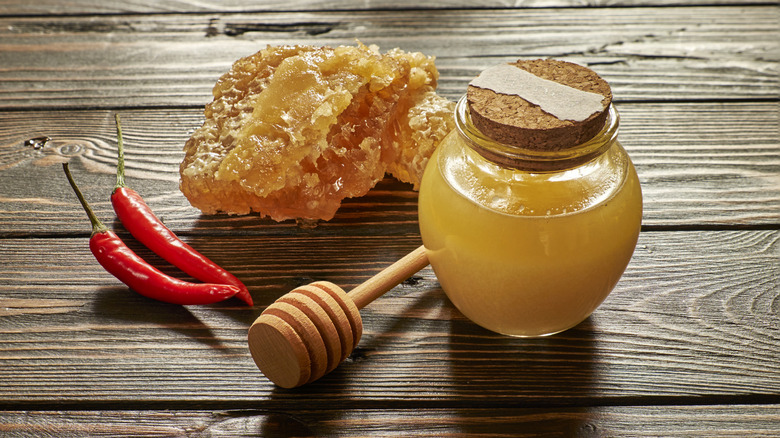 Skip The Cayenne — This Is The Best Spice To Pair With Honey In A Rub