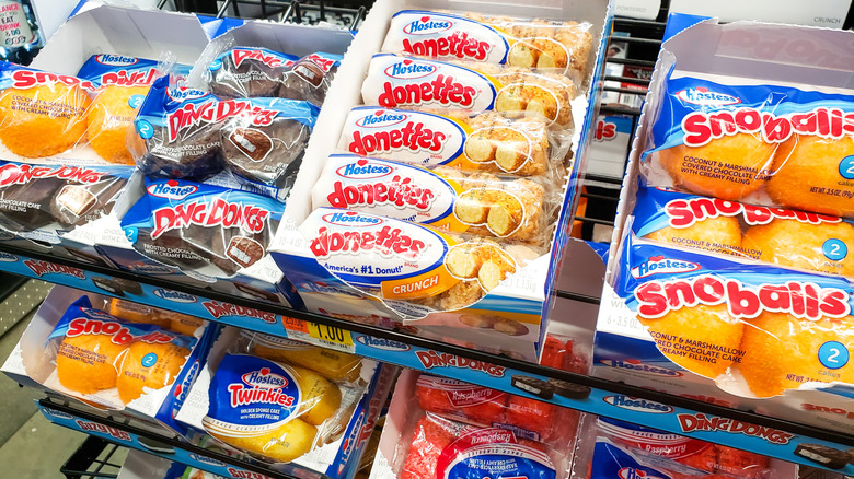 different hostess snack cakes