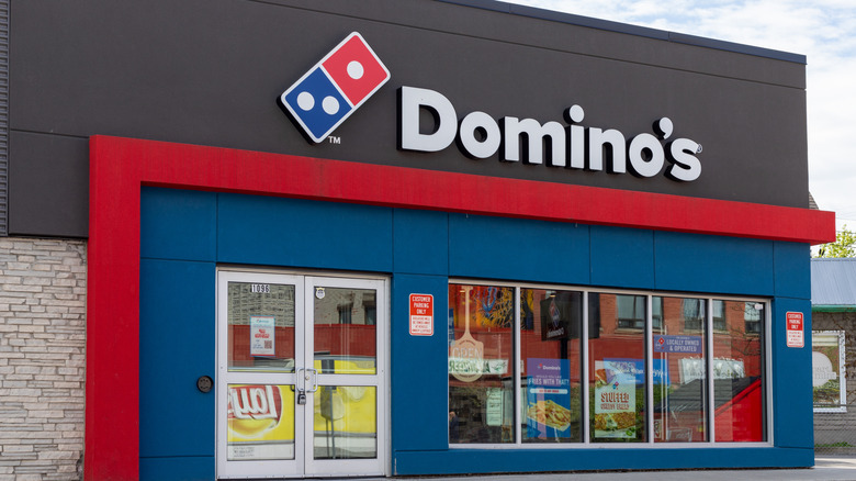 Domino's pizza building exterior
