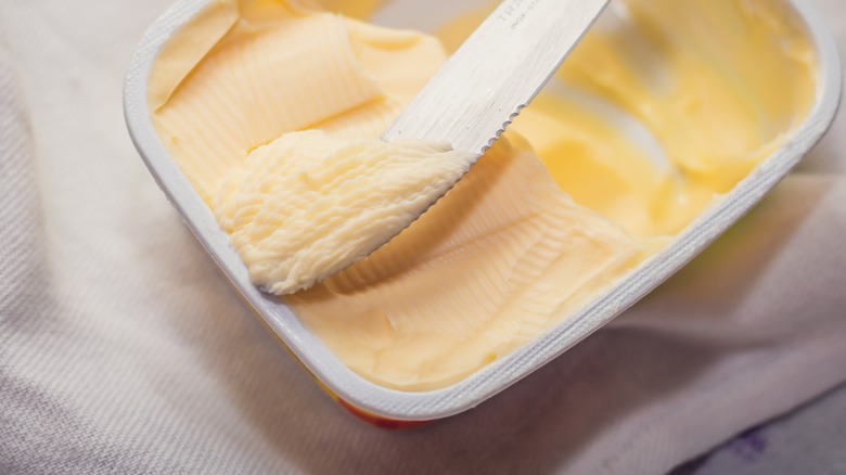 Margarine and spreading knife