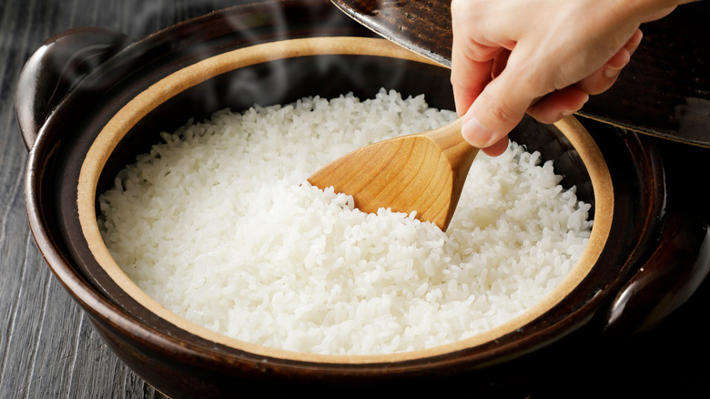 white rice in pot