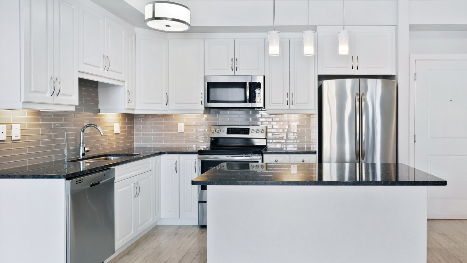 How A Swiffer Is Key For Kitchen Appliances That Shine Like New - Tasting Table