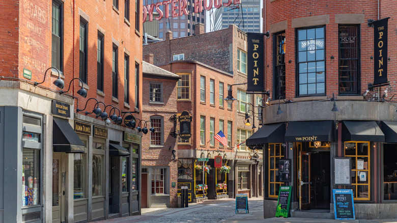 Downtown historical Boston restaurants bars