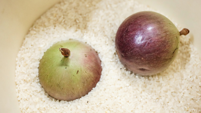Purple star apples in dry rice