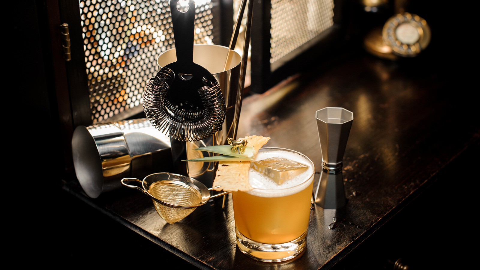 How And When To Use A Hawthorne Strainer For Your Cocktails