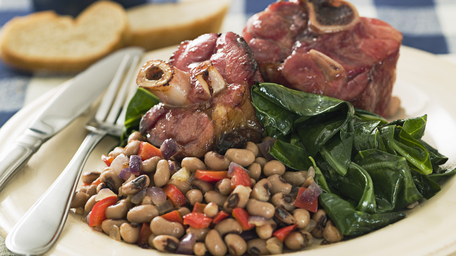 How Are 'Meat 'N' Three' Restaurants Different From Buffets?