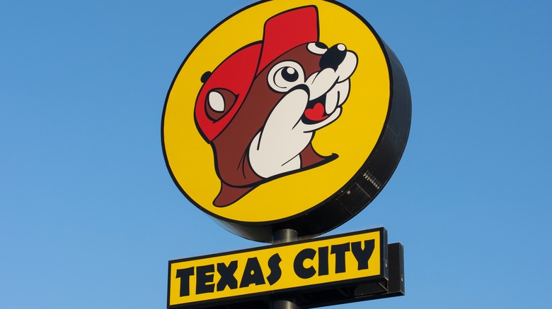 Buc-ee's exterior store sign