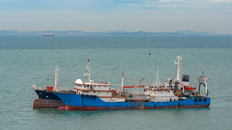 Chinese commercial fishing vessel