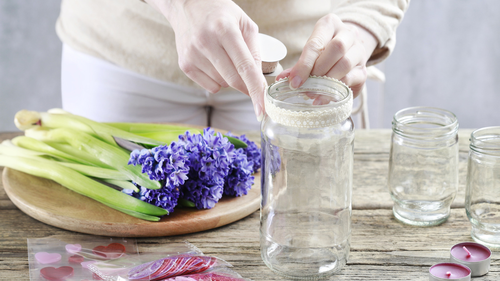 How Crafty People Turn Old Mason Jars Into Gorgeous 'Scenterpieces' Using Gelatin And Flowers