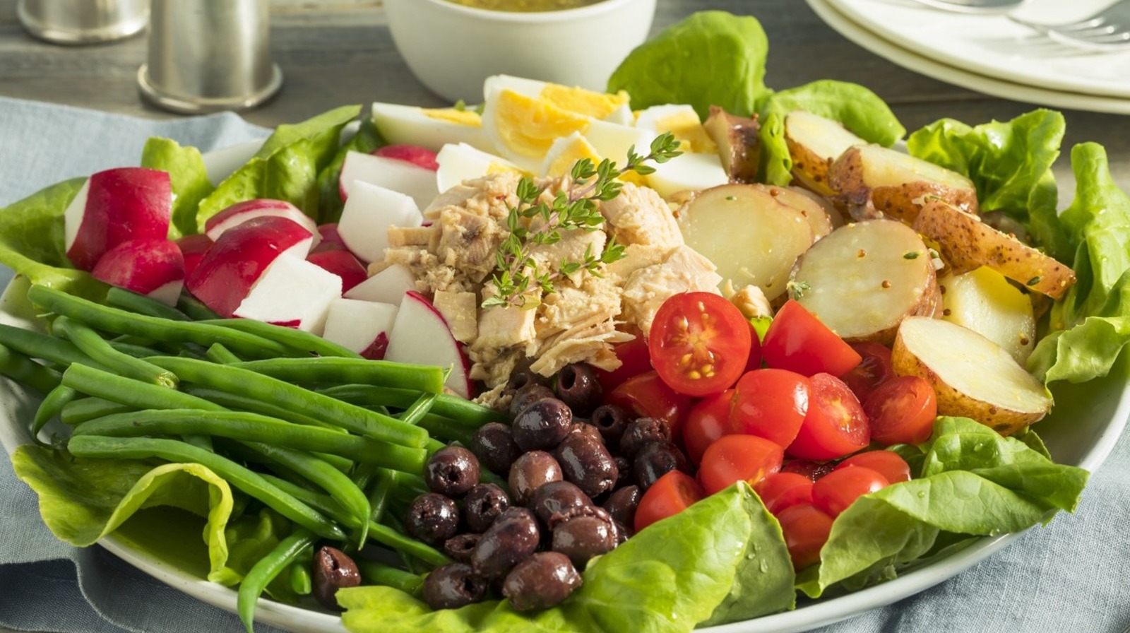 How Gordon Ramsay Transforms The Dressing For Tuna Niçoise Salad