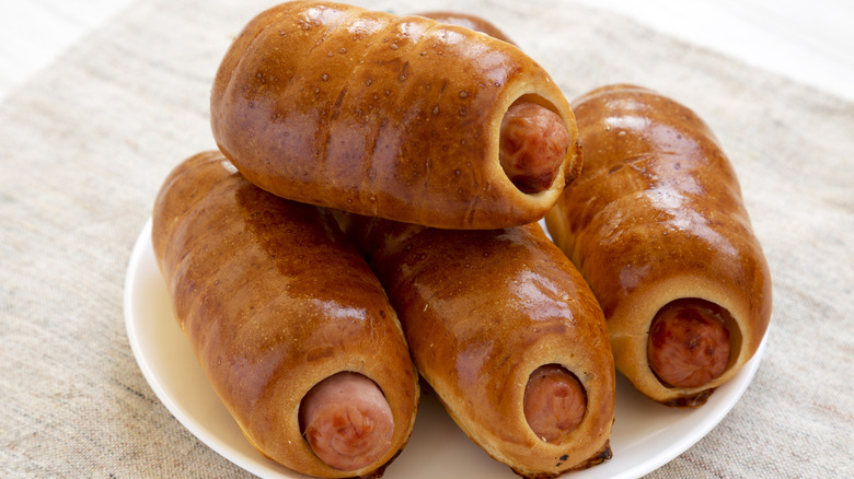 a plate of sausage klobasneks