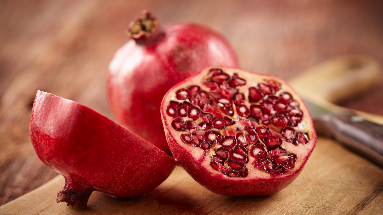 How Long Does Whole Pomegranate Stay Fresh In The Fridge?