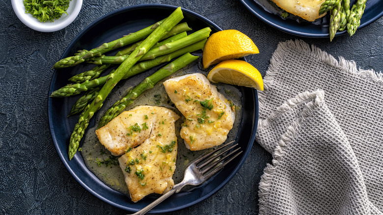 Baked cod with lemon and asparagus