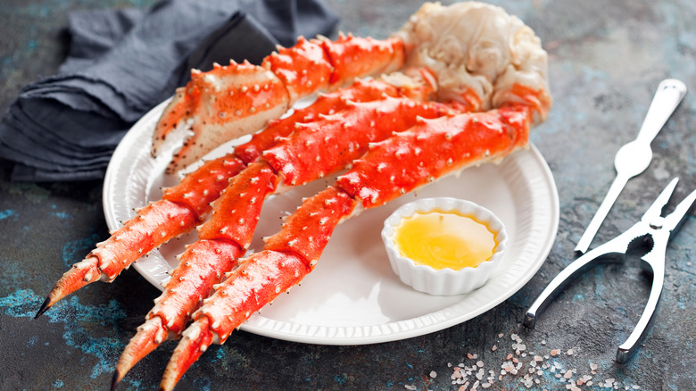 Crab legs with butter