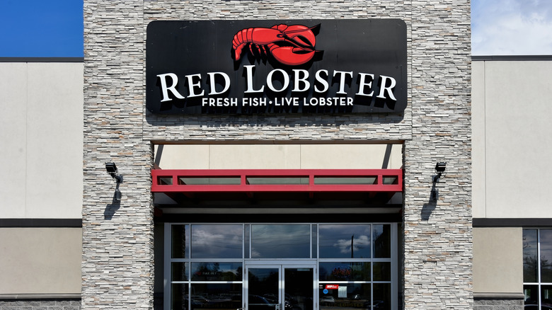 A Red Lobster storefront