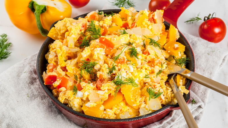 Huevos a la Mexicana in pan