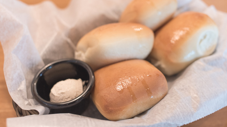 Basket of Texas Roadhouse rolls